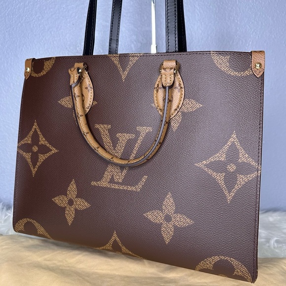 LOUIS VUITTON ON THE GO -MM Size in Monogram Reverse - Picture 7 of 16